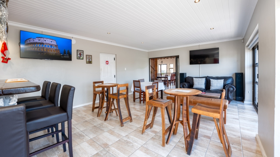 9 Bedroom Property for Sale in Struisbaai Western Cape